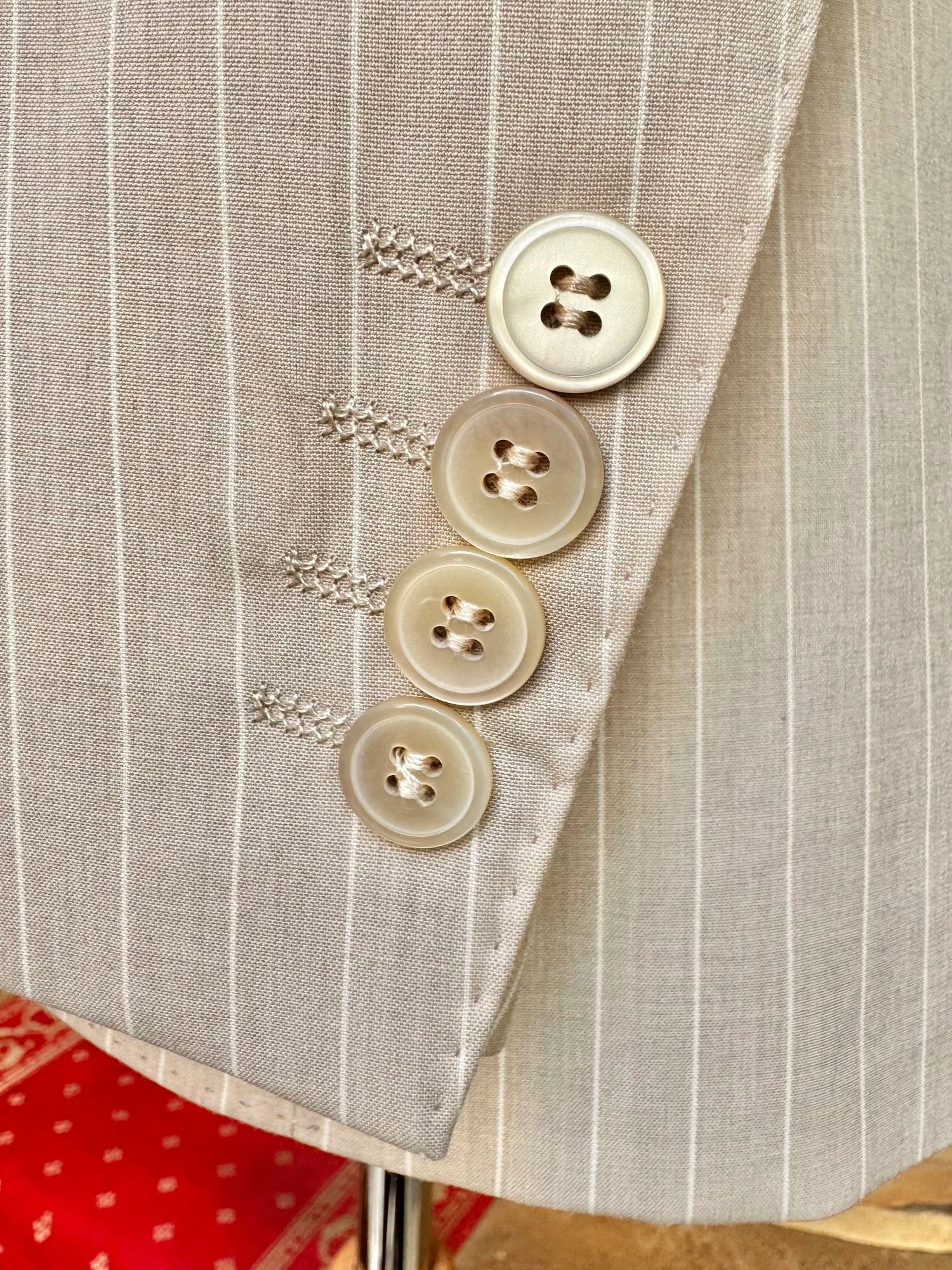 Costume Croisé Beige KINGSMAN - Image 3