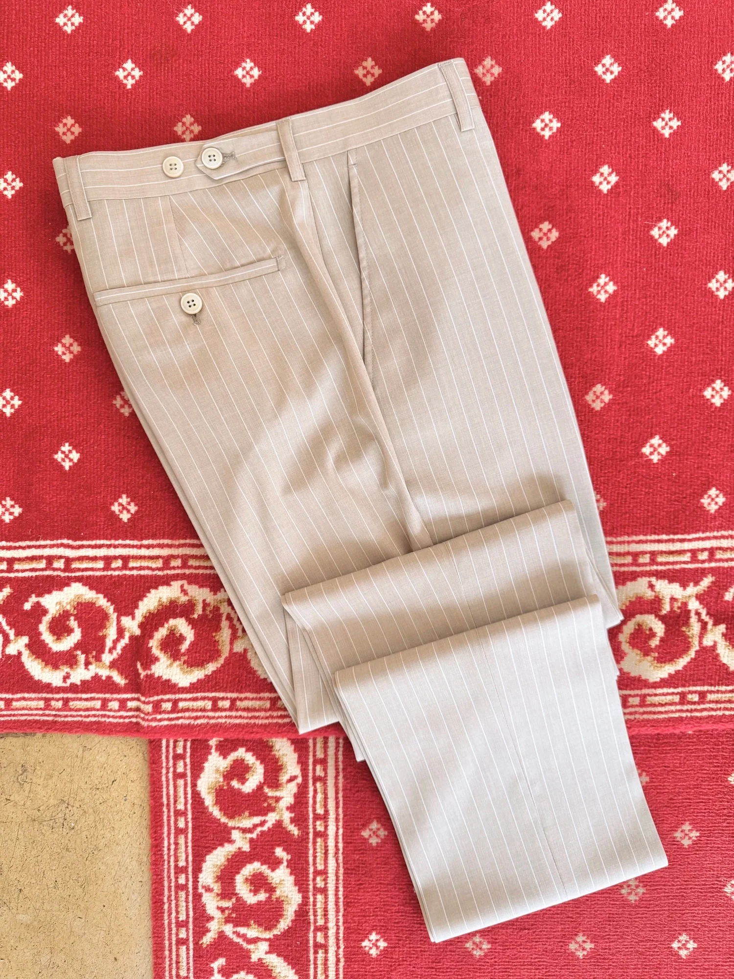 Costume Croisé Beige KINGSMAN - Image 4