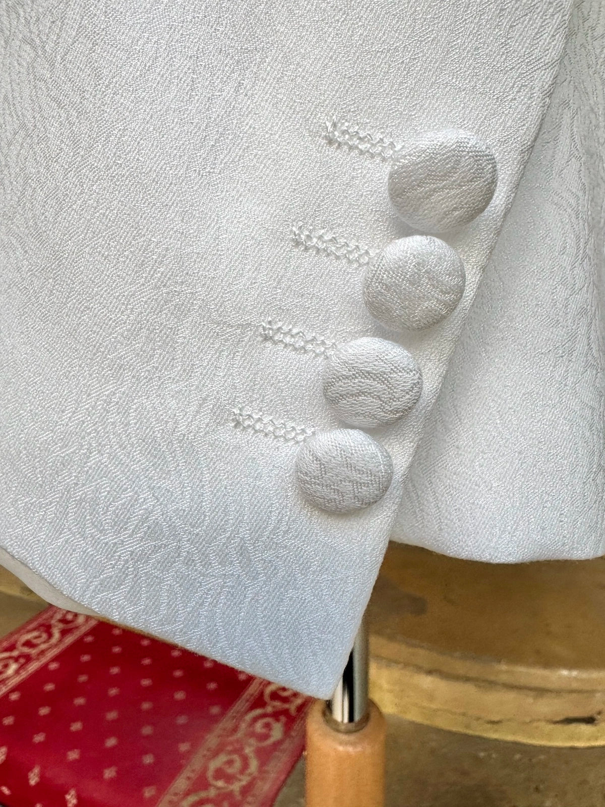 Smoking Croisé Blanc Motifs - Image 3